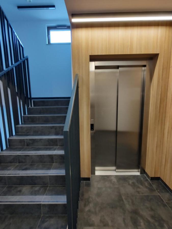 Apartament Uroczy apartament z miejscem na auto w garażu Warszawa Zewnętrze zdjęcie