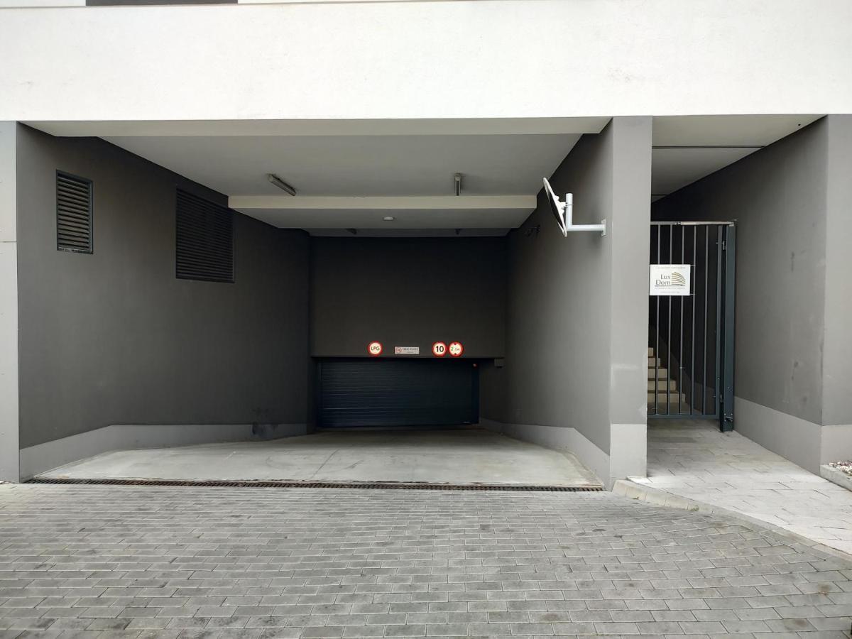 Apartament Uroczy apartament z miejscem na auto w garażu Warszawa Zewnętrze zdjęcie